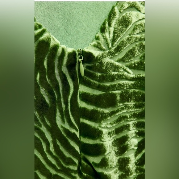 BRAND NEW ZARA VELVET HALTER DRESS – SIZE SMALL with tag on ! - Picture 13 of 13